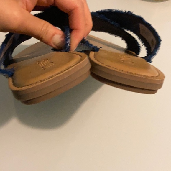 TOMS sandals - Picture 4 of 4